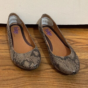 Indigo by Clarks Snakeskin Pattern Slip On Shoes heeled loafer size 7.5